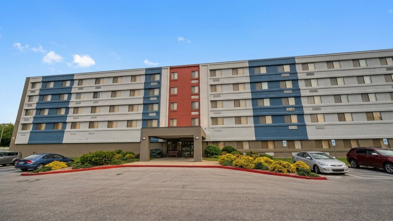Vista Apartments building exterior in Radcliff, Kentucky